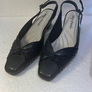 Easy Street size 8M, navy blue sling heels